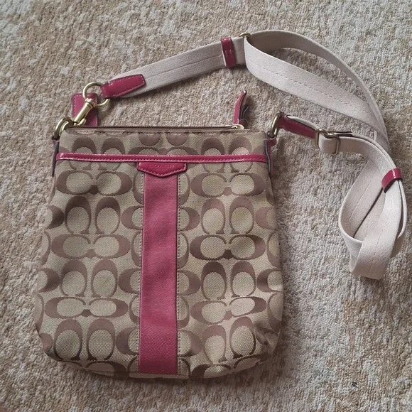 Authenticate Coach Purse - Picture 2 of 5